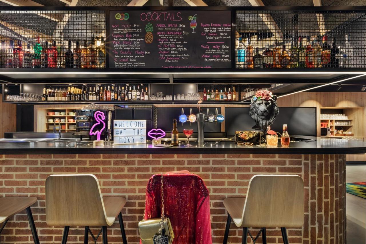 Moxy 3*